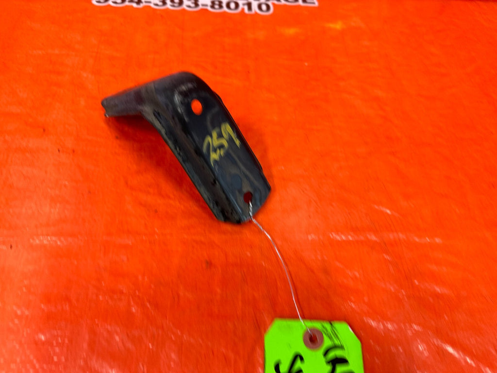 97 01 HONDA PRELUDE   SWAY BAR MOUNTING BRACKET   PASSENGER RIGHT SIDE OEM #2595