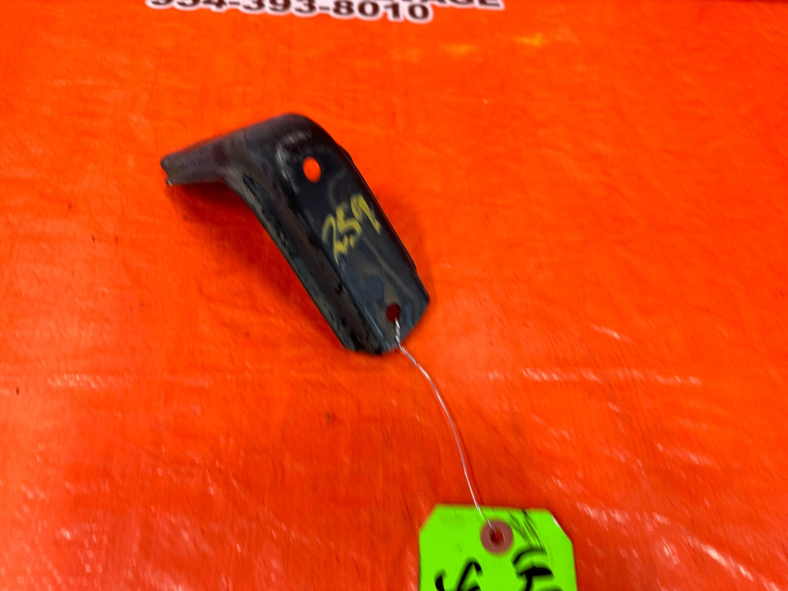 97 01 HONDA PRELUDE   SWAY BAR MOUNTING BRACKET   PASSENGER RIGHT SIDE OEM #2595
