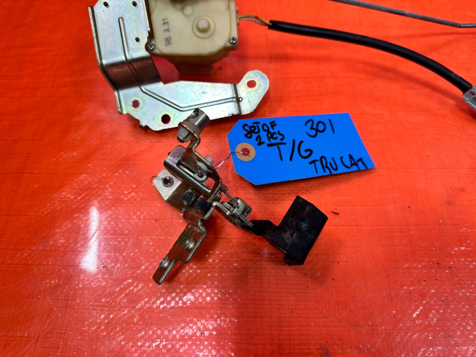 97 01 HONDA CR V CRV   TAIL GATE ACTUATOR TAIL GATE LOCK LOWER   OEM #3011
