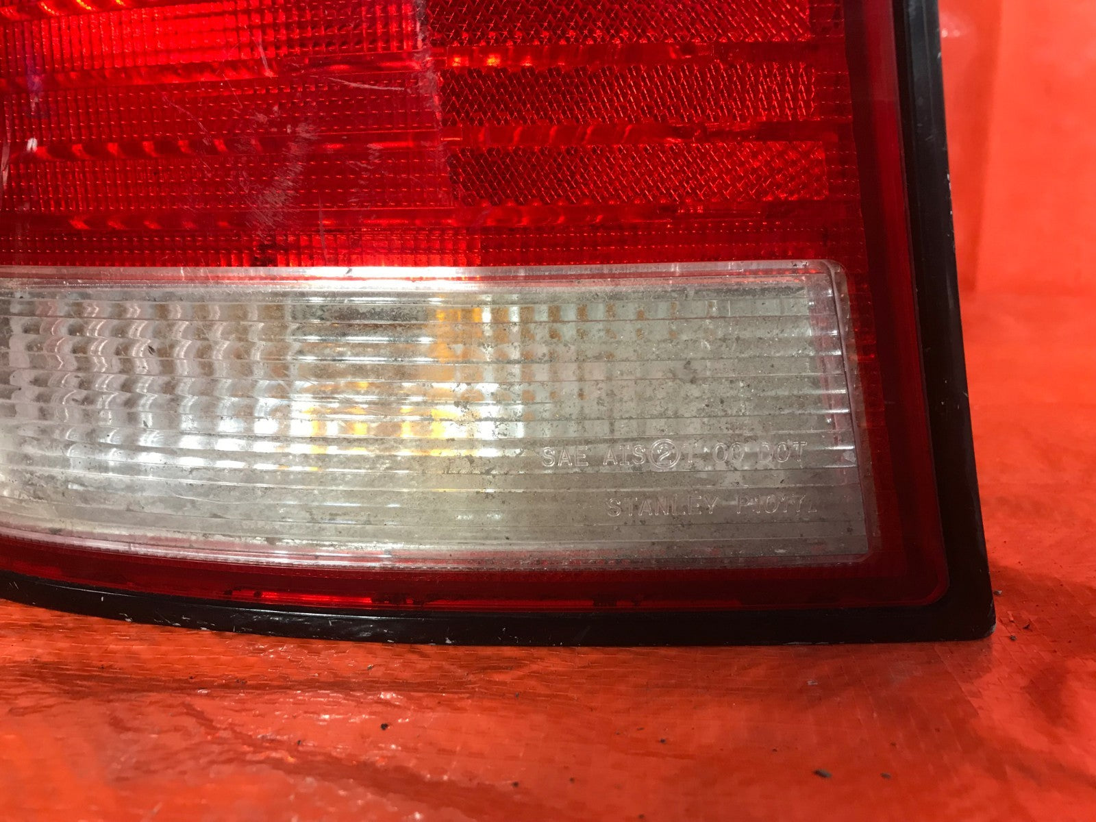 OEM 2004 04 MITSUBISHI DIAMANTE DRIVER LEFT TAIL LIGHT LAMP L LH1