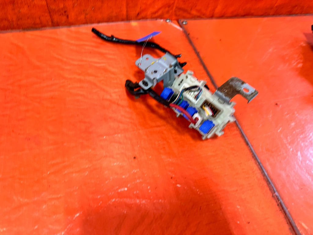 08 13 INFINITI G37 COUPE 2D   INTERIOR CABIN UNDER DASH FUSE BOX PANEL OEM 3205