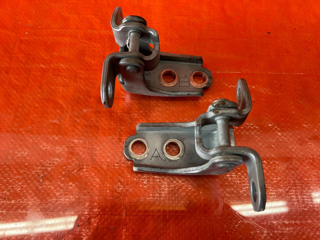 02 06 ACURA RSX   PASSENGER RIGHT FRONT DOOR HINGE SET UPPER LOWER   OEM #1224