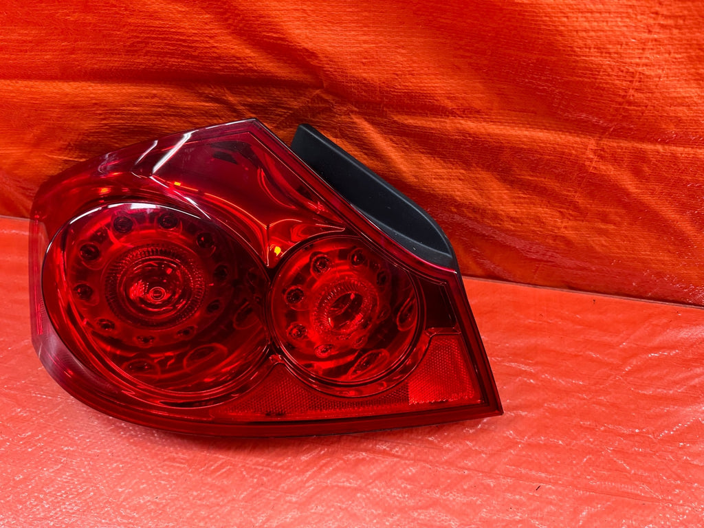 07 13 INFINITI G35 G37 SEDAN   DRIVER LEFT OUTER TAIL LIGHT LAMP   OEM #1925