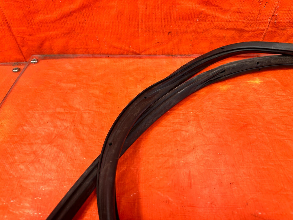 96 00 HONDA CIVIC SEDAN   DRIVER LEFT REAR   WEATHER STRIP SEAL GASKET OEM #2974