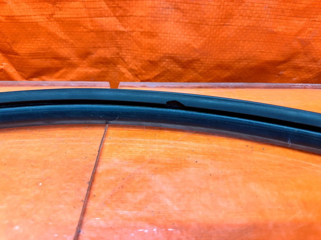 92 95 HONDA CIVIC 2D   PASSENGER RIGHT DOOR WINDOW RUN CHANNEL SEAL   OEM #3338