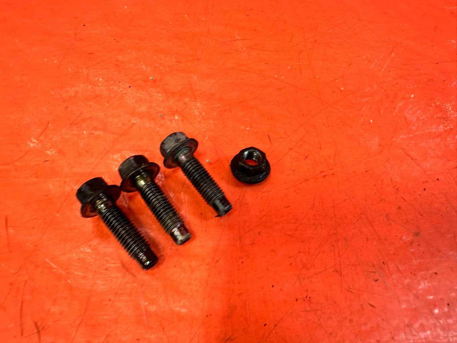 03 09 NISSAN 350Z   VQ35DE   DRIVER LEFT ENGINE MOTOR MOUNT BOLTS OEM 2624