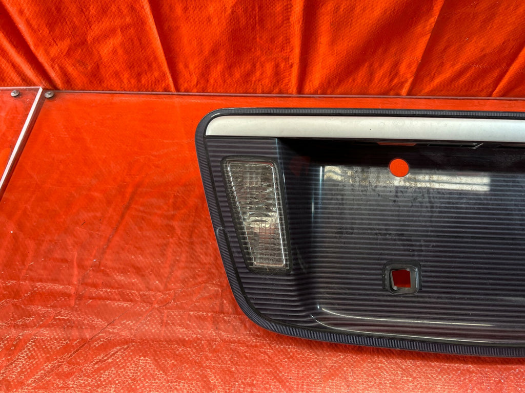 04 06 ACURA TL   REAR TRUNK LID LICENSE PLATE HOLDER TRIM W/ LIGHTS   OEM #1086