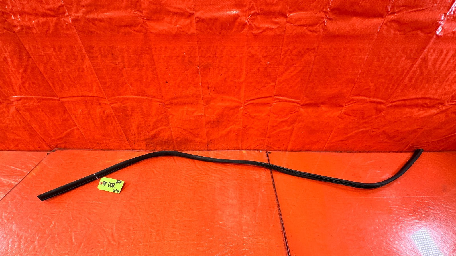 10 16 HYUNDAI GENESIS COUPE   CHASSIS TO DOOR OPEN TRIM RUBBER STRIP RIGHT FRONT0