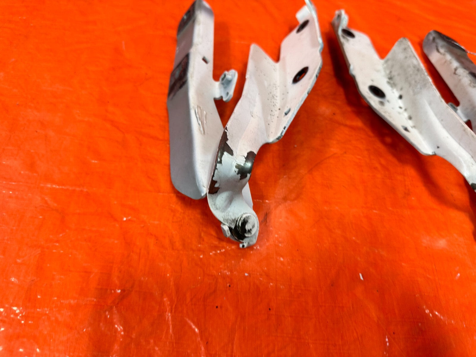 14 20 INFINITI Q50 & 17 20 Q60   LEFT & RIGHT HOOD HINGES   OEM FACTORY OE #2897