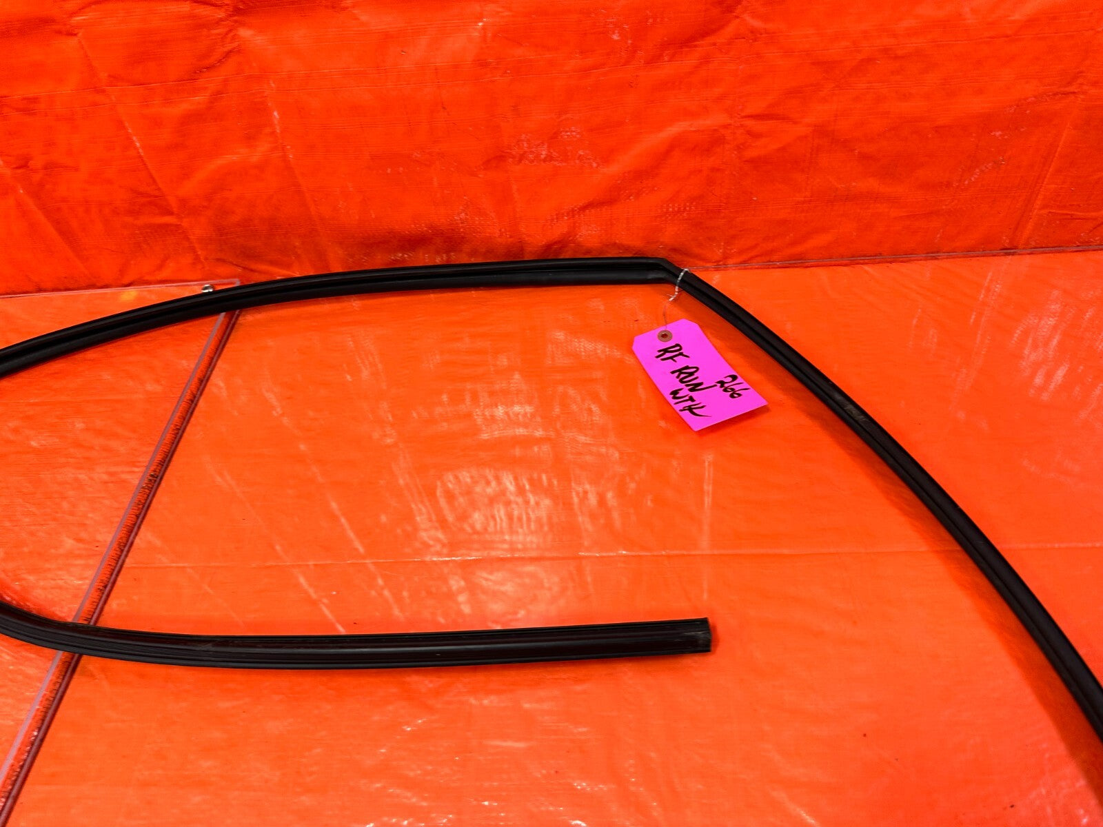 08 12 HONDA ACCORD SEDAN   RIGHT FRONT WINDOW GLASS RUN CHANNEL OEM #2664