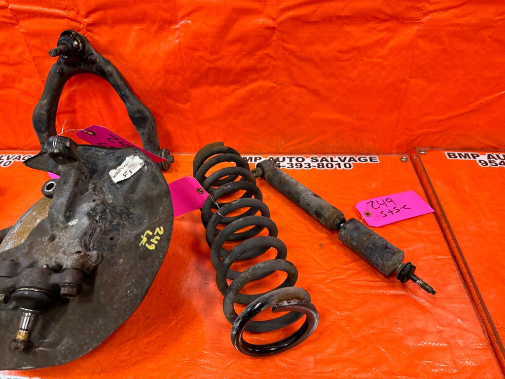 96 00 TOYOTA TACOMA   2.4L   MANUAL ONLY   LEFT FRONT SPINDLE W/ CONTROL ARMS12