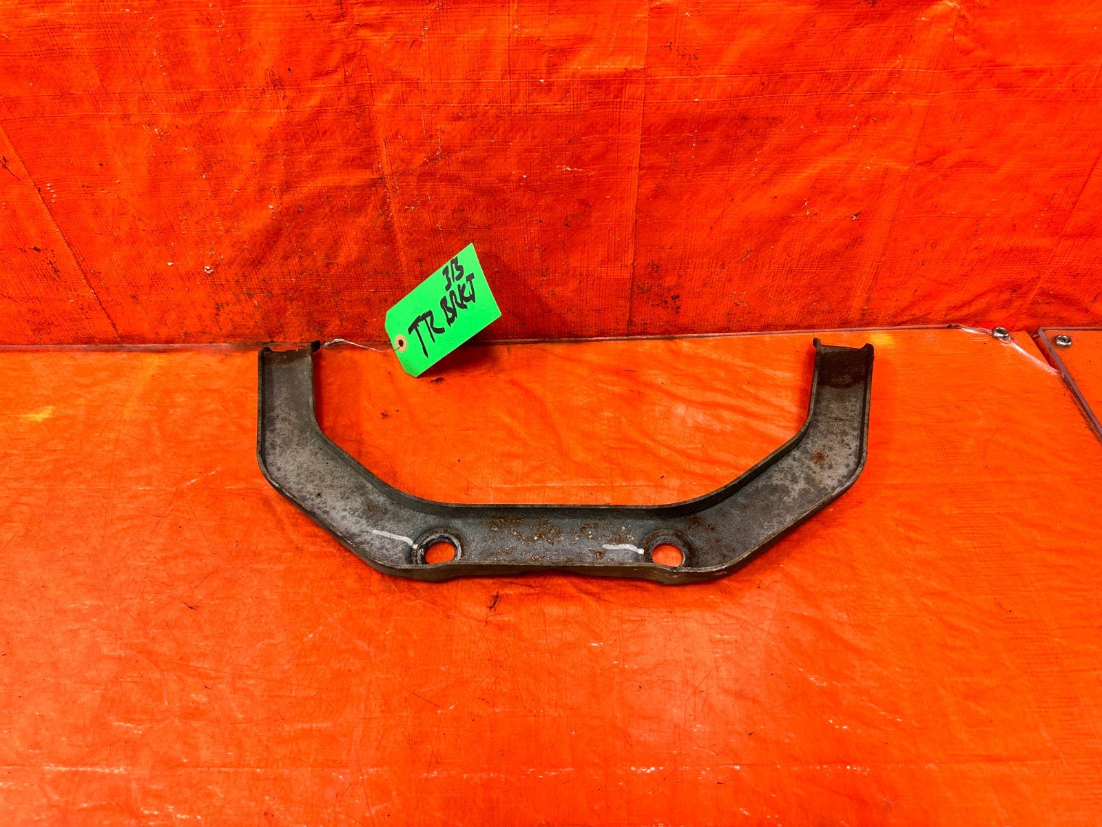 14 15 INFINITI Q50 3.7L LOWER TRANSMISSION TO EXHAUST MANIFOLD MOUNTING BRACKET1