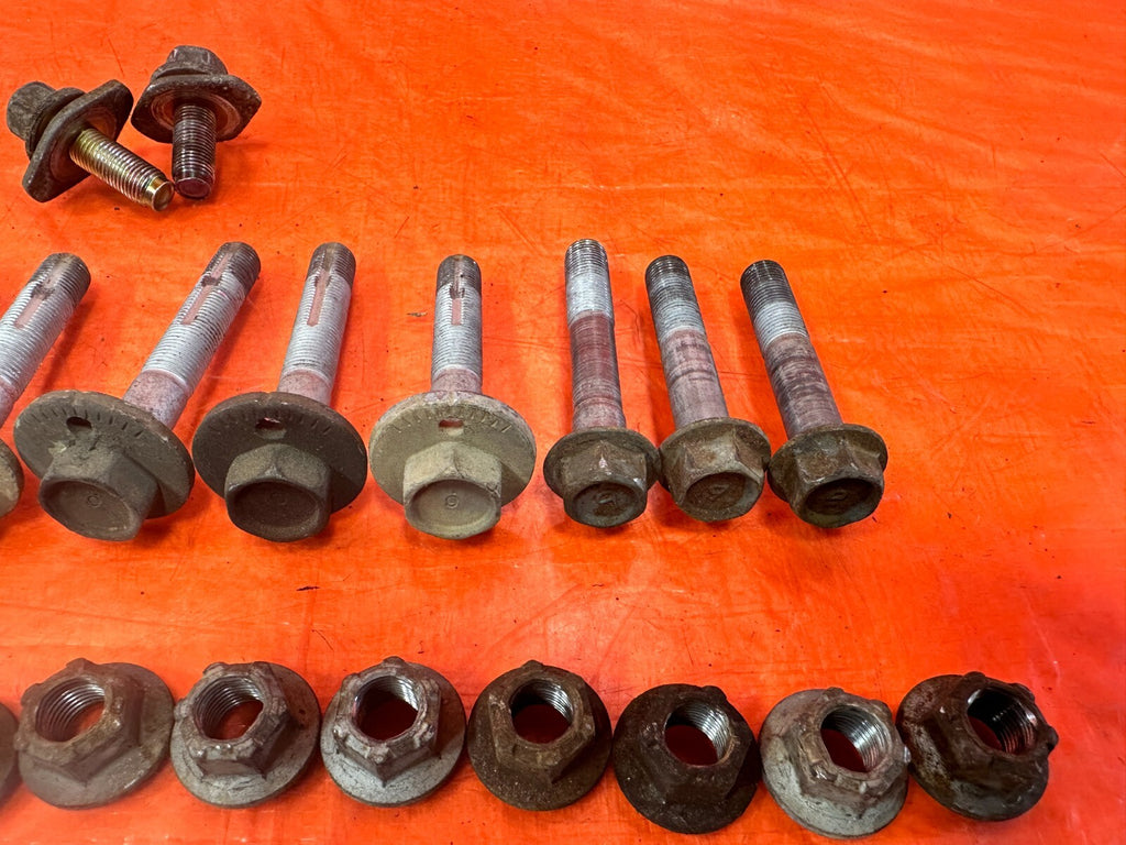 03 07 INFINITI G35 COUPE   REAR TRAILING ARM SPINDLE CAMBER CASTER BOLTS OEM 2983