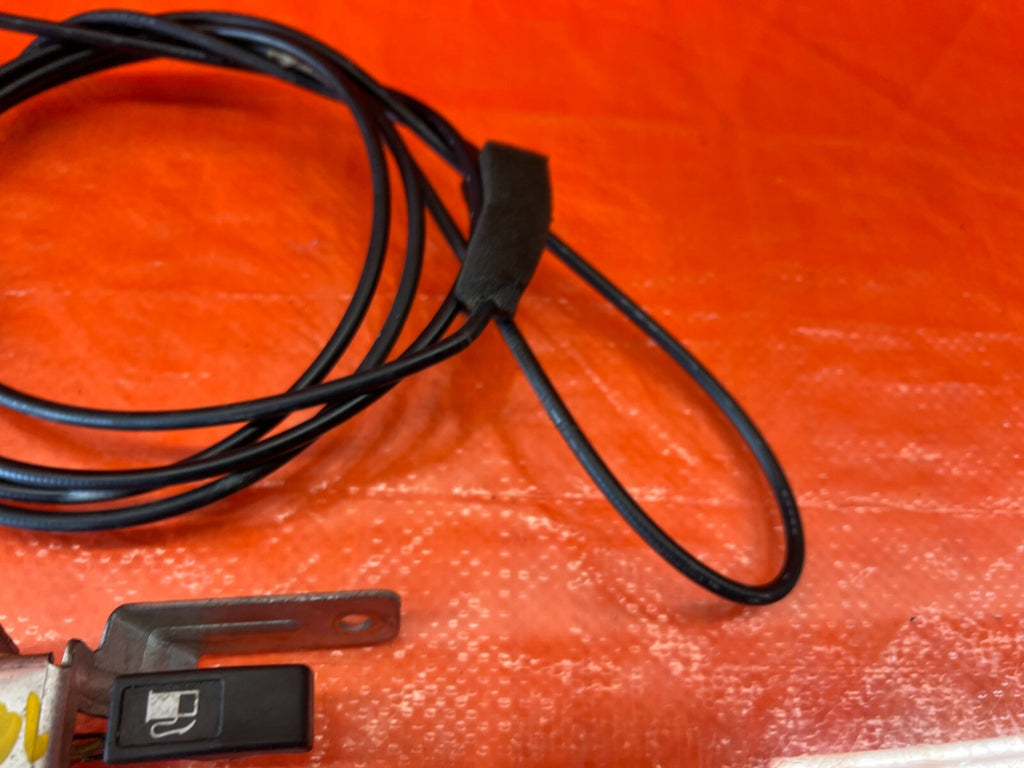 02 06 ACURA RSX BASE & TYPE S   GAS FUEL LID RELEASE CABLE W/ LEVER   OEM 1225