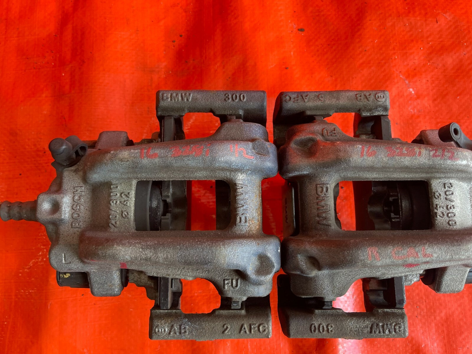 12 16 BMW 328i   BASE 2.0L   REAR BRAKE CALIPER SET   LEFT RIGHT CALIPERS   OEM5