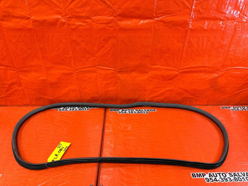 09 14 ACURA TSX   DRIVER LEFT REAR DOOR TO CHASSIS OPEN TRIM SEAL OEM 2550