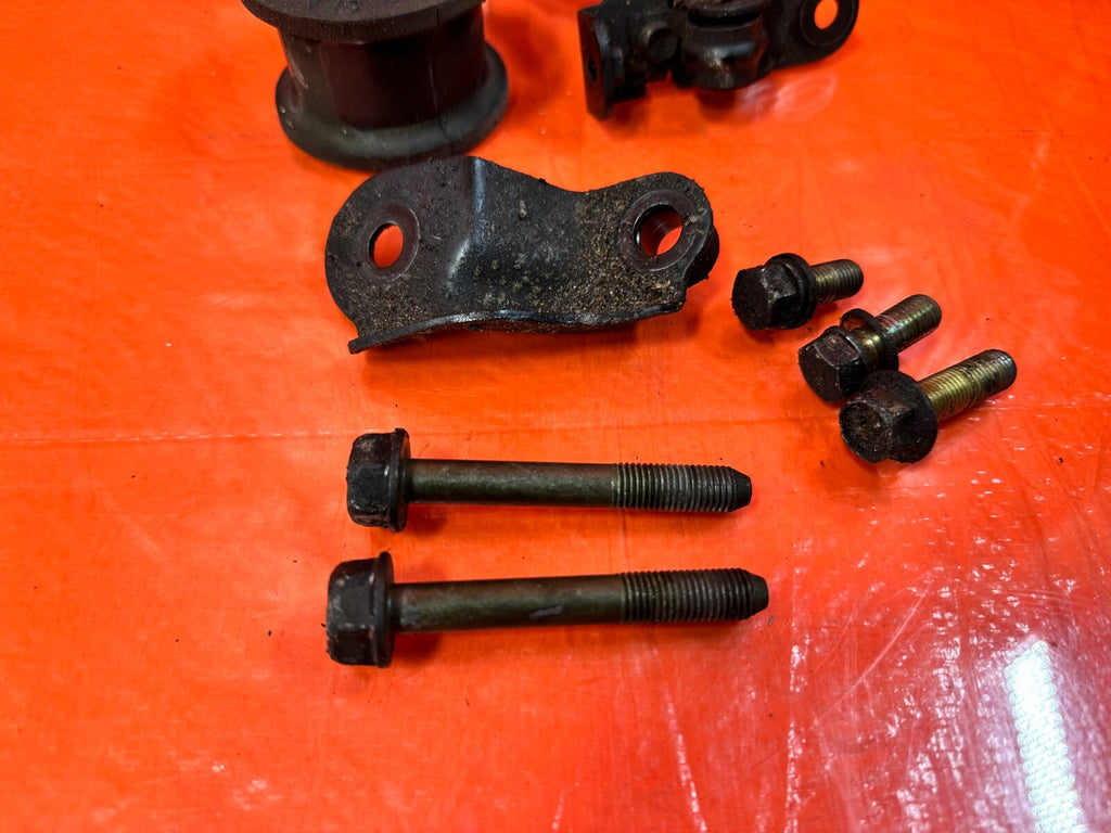 04 08 ACURA TSX   POWER STEERING RACK BRACKETS W/ BOLTS HARDWARE   OEM #2911