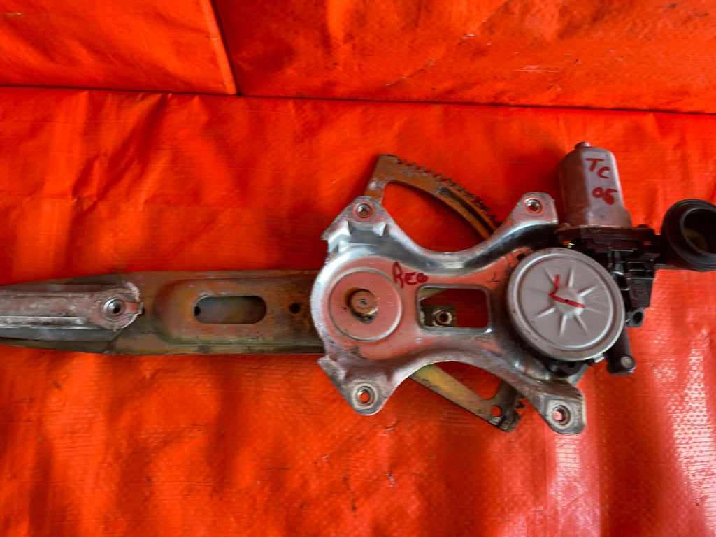05 10 SCION TC   DRIVER LEFT   WINDOW REGULATOR WITH MOTOR COMPLETE   OEM OE4