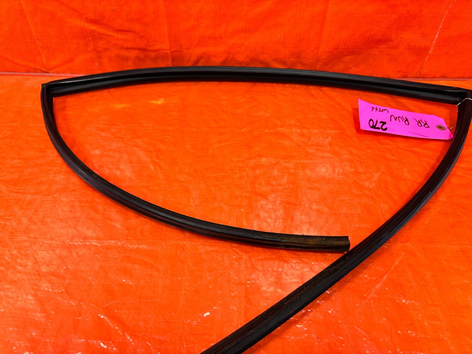 06 11 CIVIC 4D SEDAN   PASSENGER RIGHT REAR WEATHER STRIP RUN CHANNEL OEM #27010