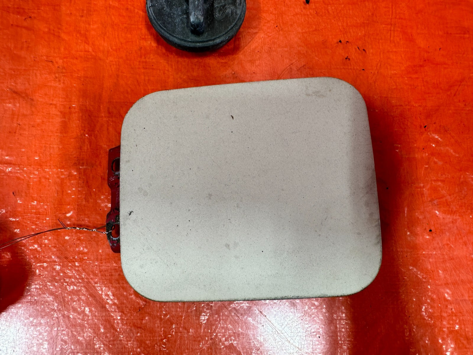90 91 HONDA CIVIC HATCHBACK   FUEL LID / GAS CAP COVER   OEM 3253