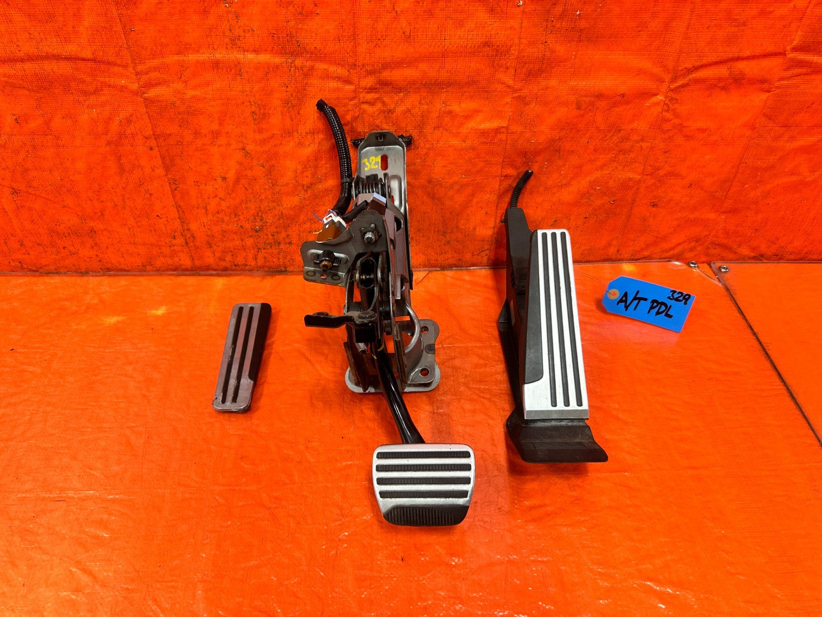 08 15 INFINITI G37 Q60 370Z ALUMINUM SPORT GAS BRAKE PEDALS PAD SET AUTO #3290