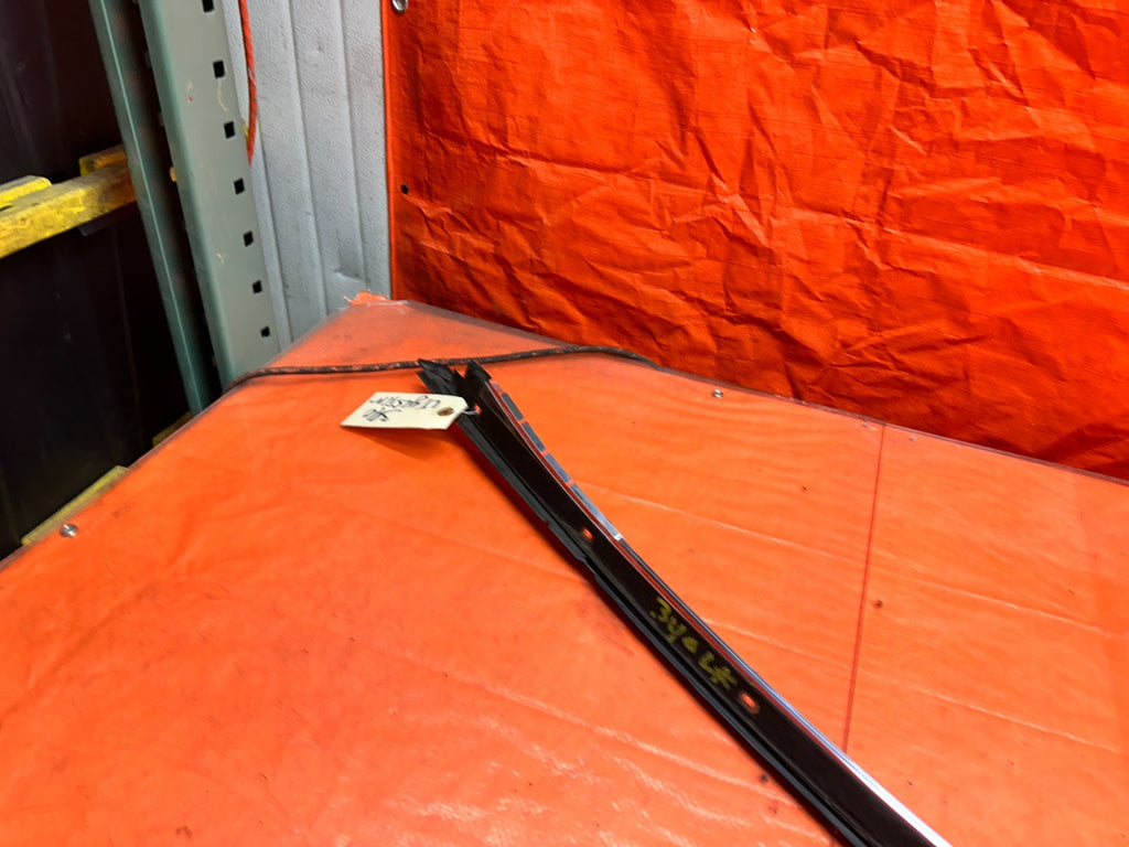 94-01 ACURA INTEGRA 4D LEFT DRIVER ROOF GLASS TRIM DRIP RETAINER OEM #34022