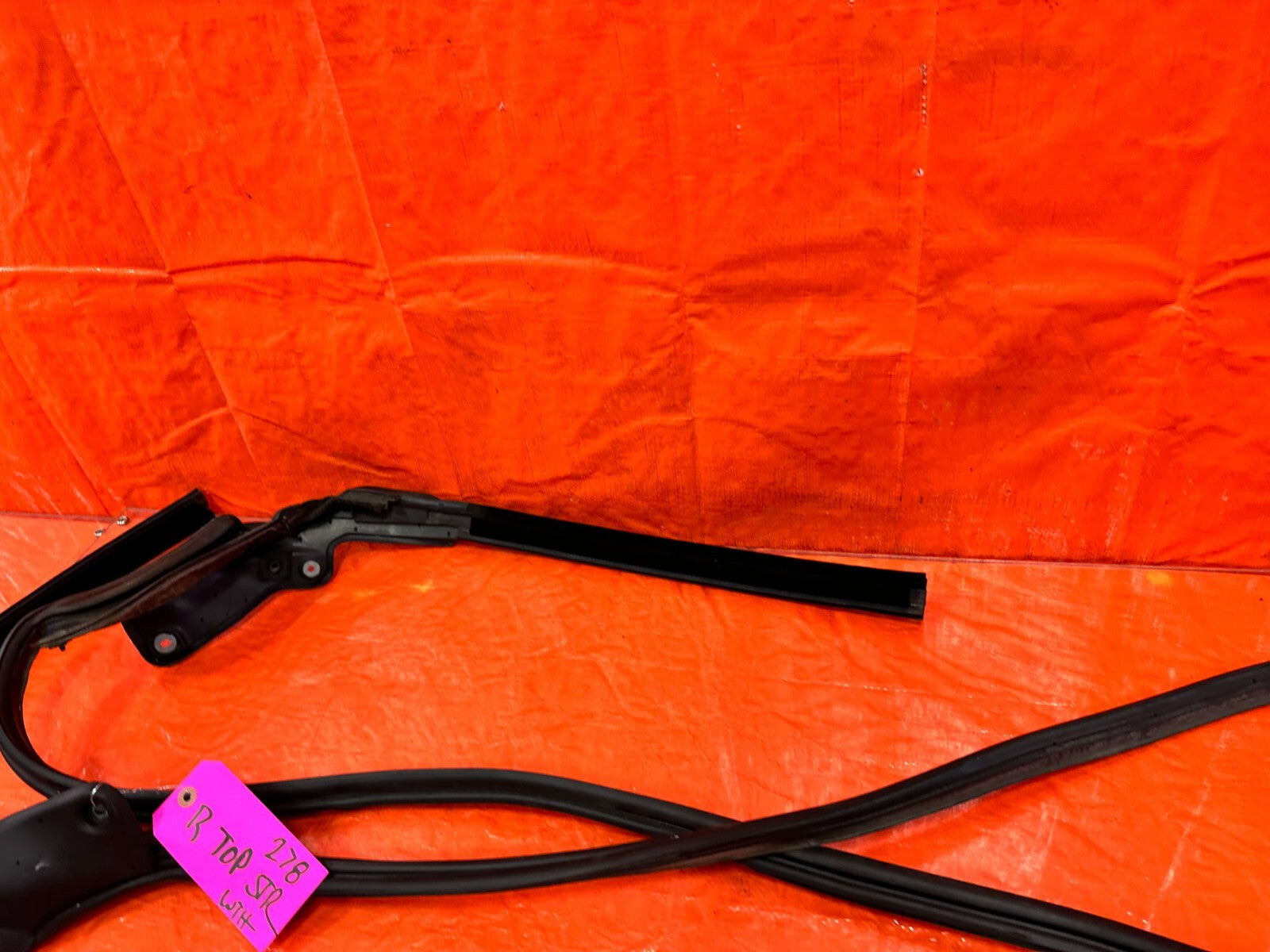 09 15 INFINITI G37 CONVERTIBLE REAR CONVERTIBLE TOP WEATHER STRIP RUBBER GASKET3