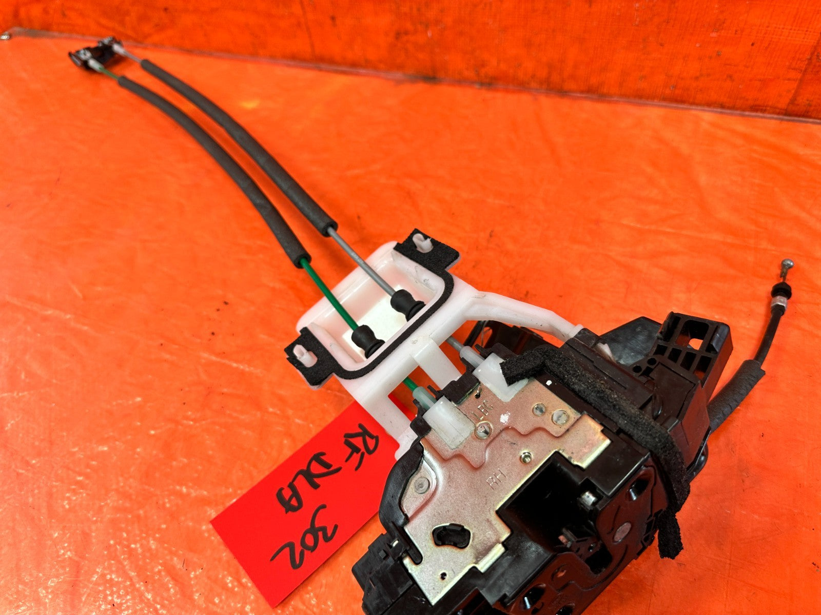 10 16 HYUNDAI GENESIS COUPE   PASSENGER RIGHT FRONT DOOR LOCK ACTUATOR   OEM 3023