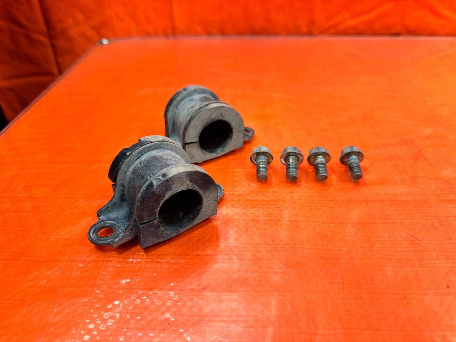 97 01 HONDA CR V CRV LEFT & RIGHT FRONT SWAY BAR BRACKETS W/ BUSHINGS OEM #3012