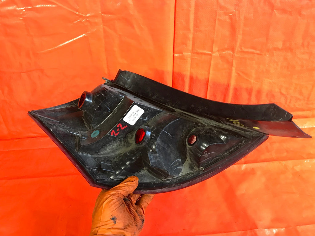 OEM 2003 2004 03 04 SATURN ION 4 DOOR SEDAN PASSENGER RIGHT TAIL LIGHT LAMP 6
