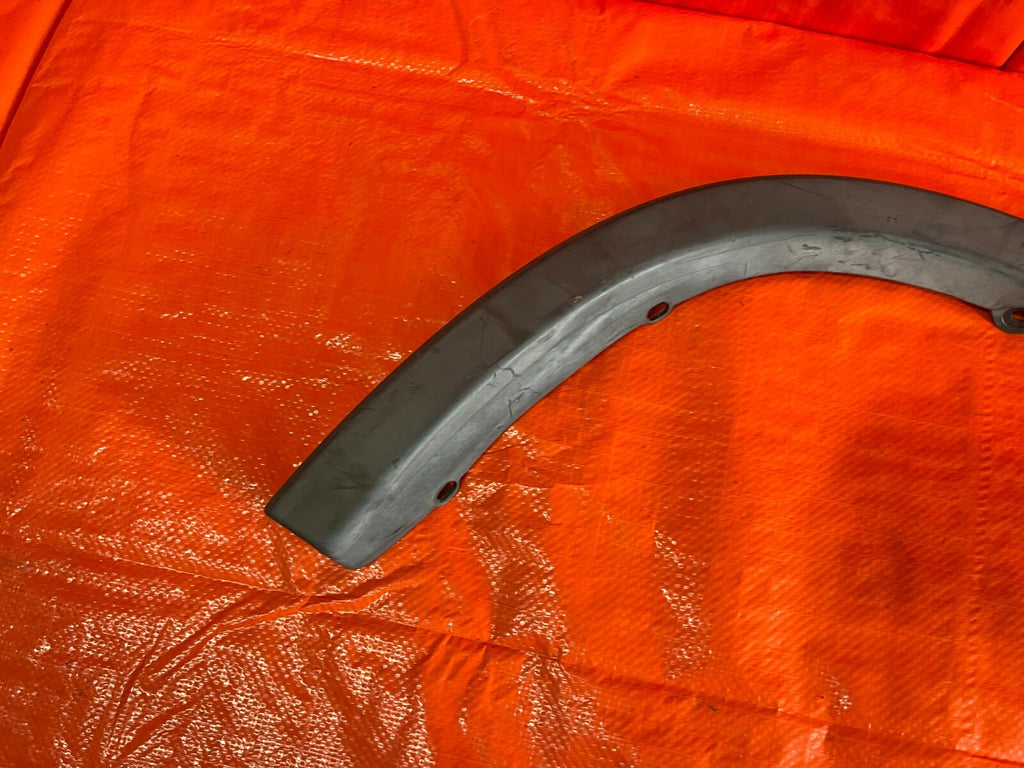 97 01 HONDA CR V CRV   DRIVER LEFT REAR   OVER FENDER TRIM PLASTIC   OEM OE6