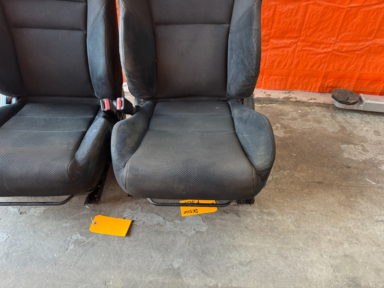 02 06 ACURA RSX   BLACK SUEDE FRONT CLOTH SEATS   LEFT AND RIGHT OEM FACOTRY OE2