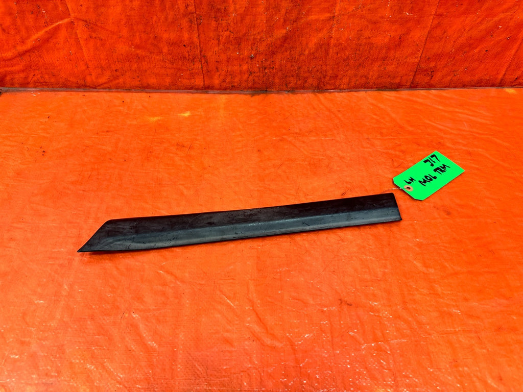 90 91 HONDA CIVIC HATCHBACK   LEFT MOLDING   OEM 3170