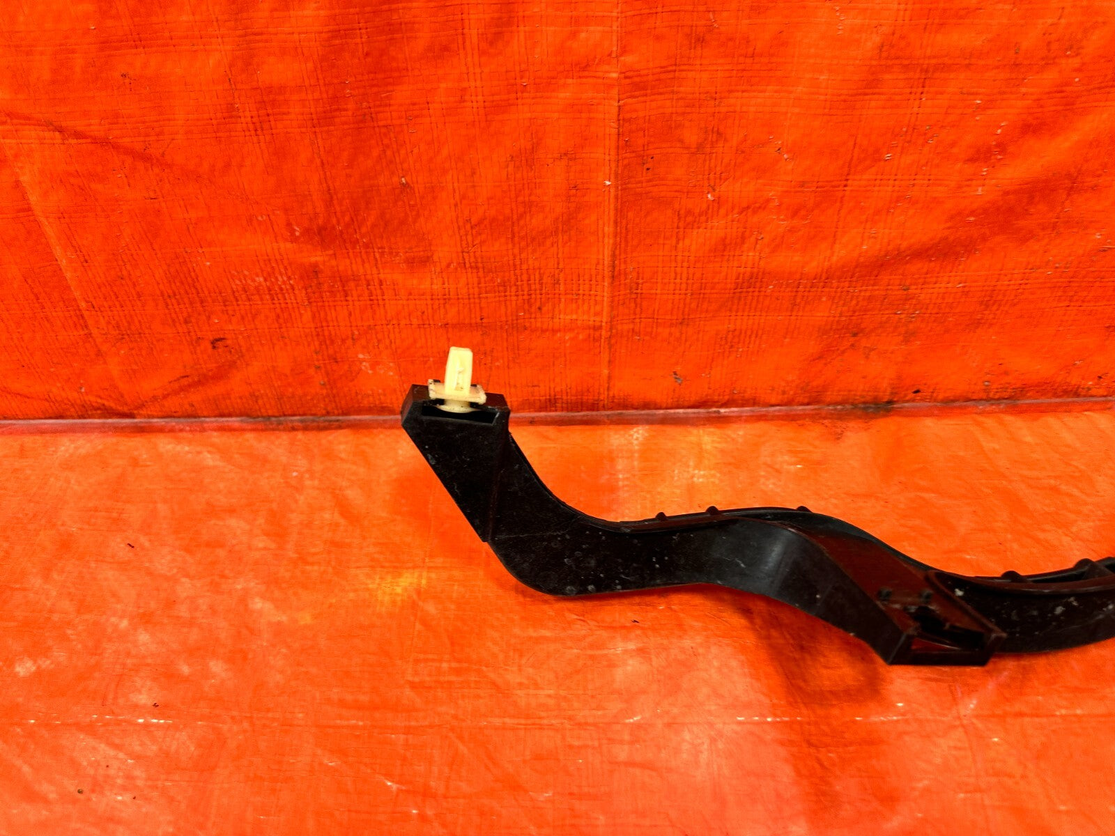 13 16 SCION FRS   HEADLIGHT HEADLAMP BRACKET   DRIVER LEFT   OEM #2933