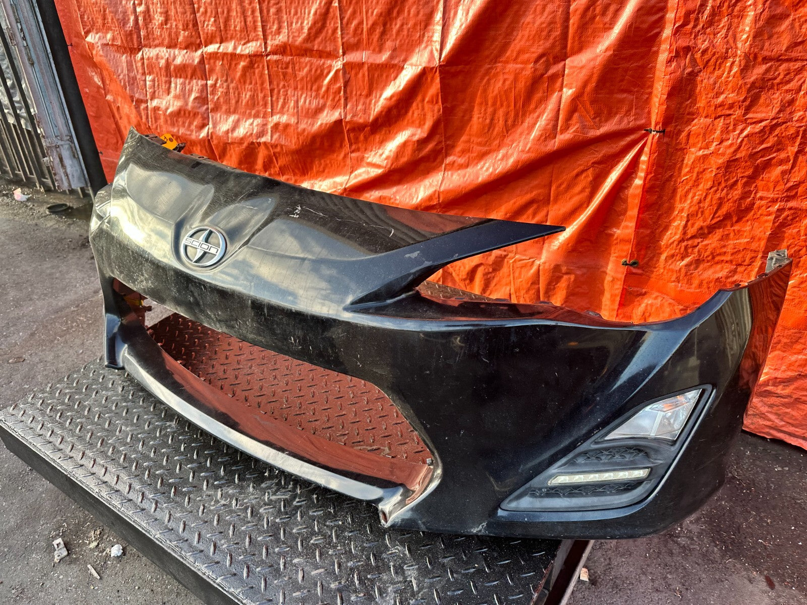 13 16 SCION FRS   FRONT BUMPER COVER   W/ FOG LIGHT TRUN SIGNALS   OEM #2933