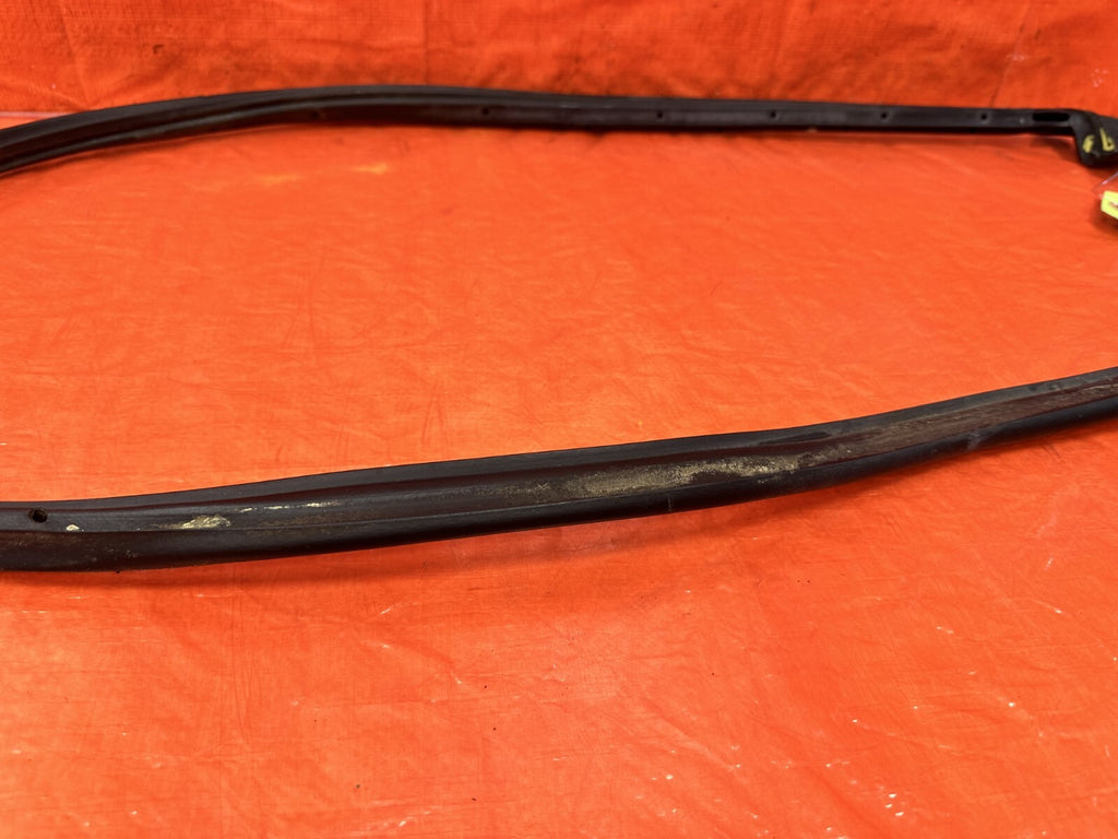 00 09 HONDA S2000 PASSENGER RIGHT DOOR WEATHER STRIP TRIM SEAL GASKET   OEM 2907