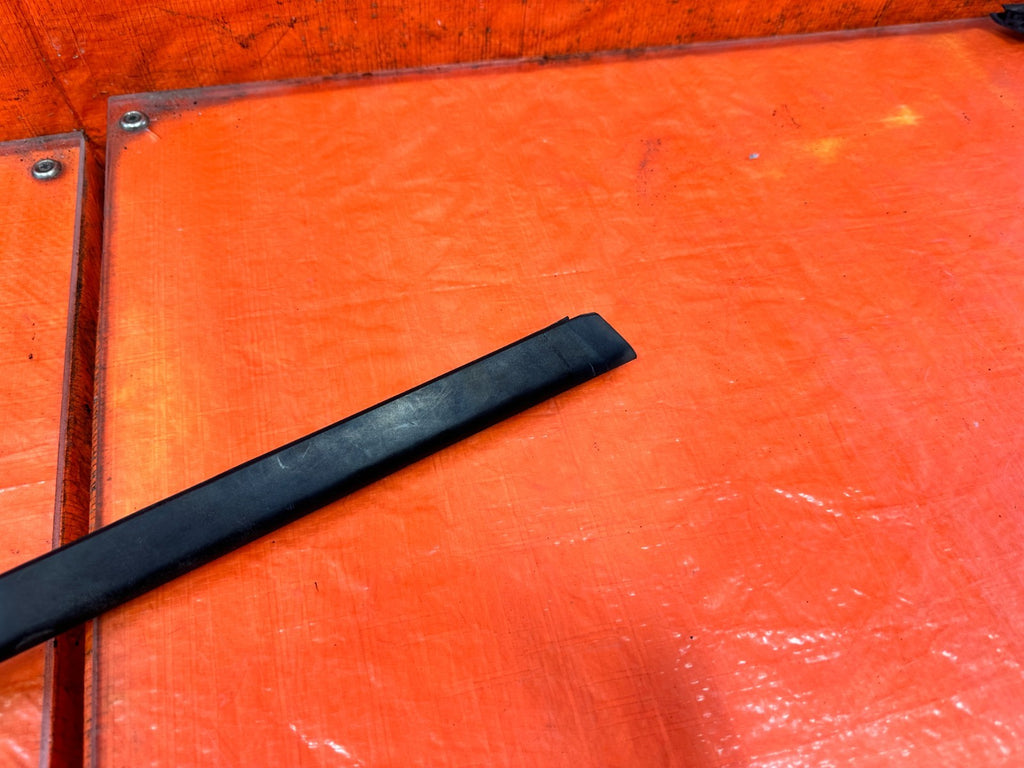 18 22 HONDA ACCORD   DRIVER LEFT EXTERIOR WINDSHIELD TRIM PLASTIC   OEM #3244