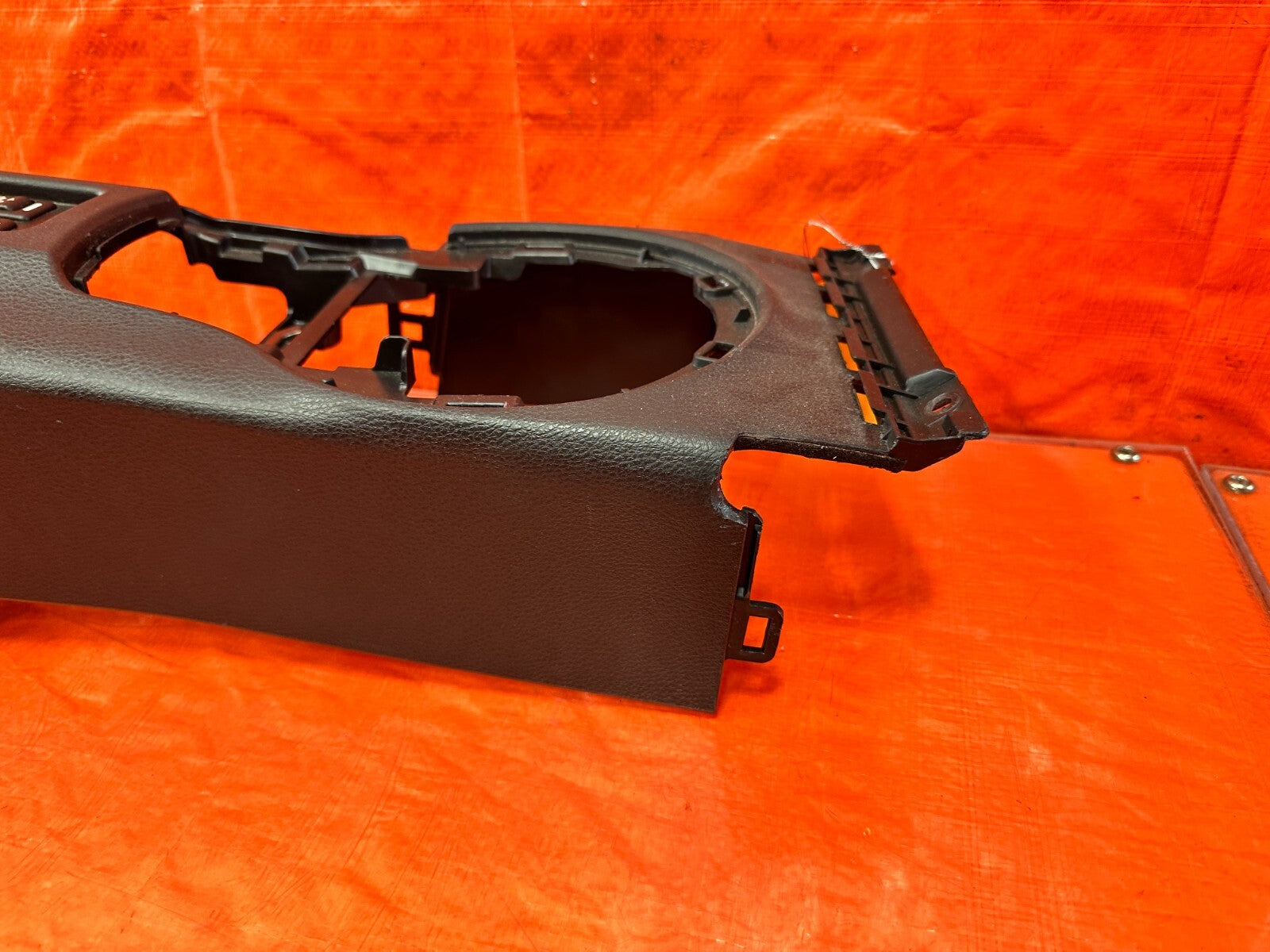 13 20 SUBARU BRZ   ARM REST / CENTER CONSOLE STORAGE COMPARTMENT   OEM #29213