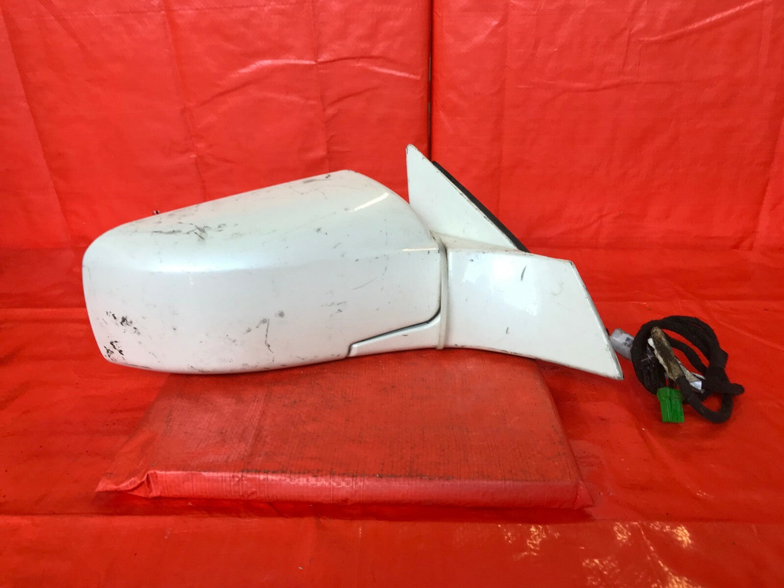 OEM 2004 2005 CADILLAC CTS PASSENGER RIGHT SIDE VIEW MIRROR   WHITE IN COLOR0