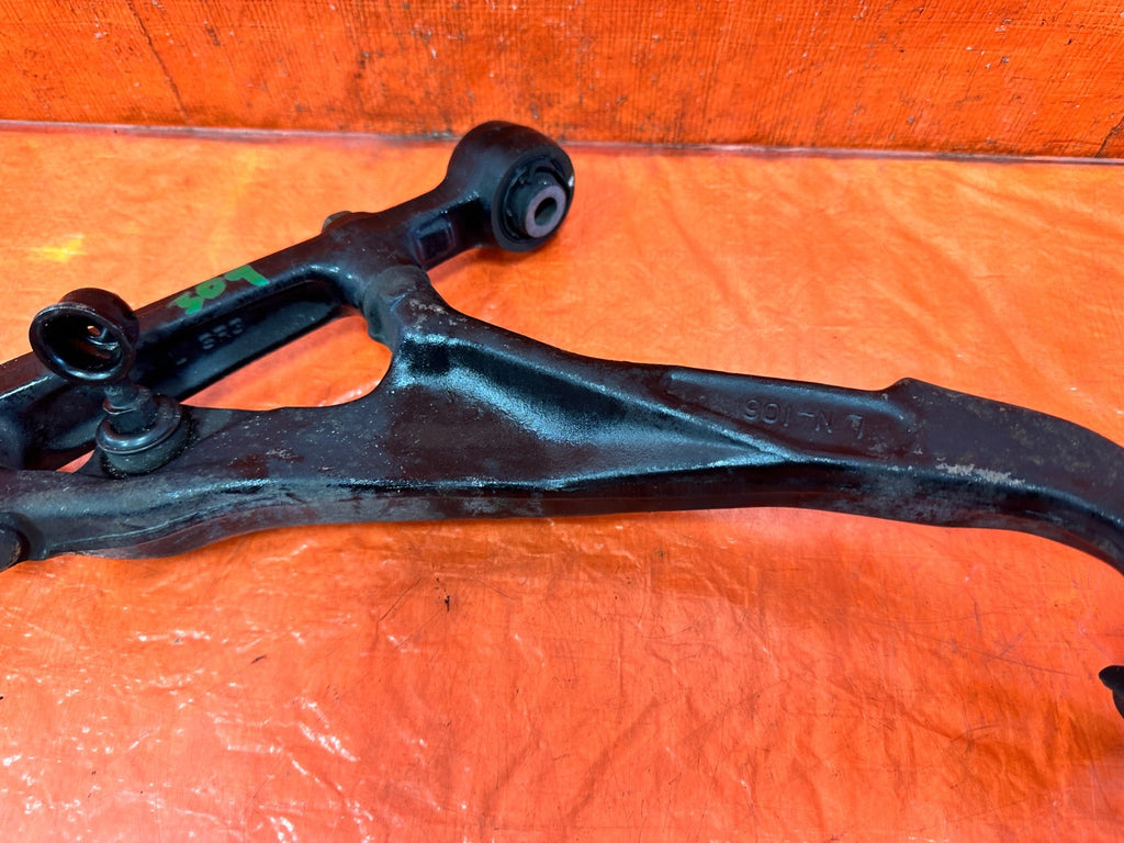 94 01 ACURA INTEGRA DRIVER LEFT FRONT SPINDLE KNUCKLE HUB & LOWER CONTROL ARM 093