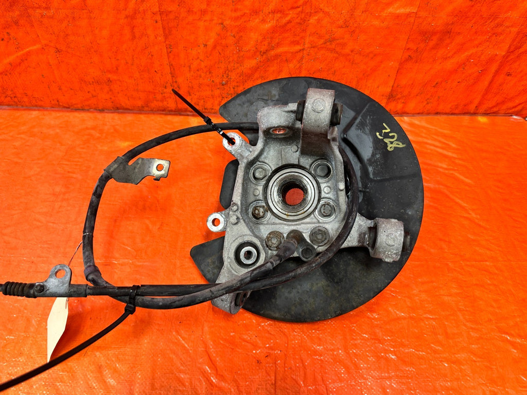 08 15 INFINITI G37 & Q60   SPORT ONLY   RIGHT REAR SPINDLE KNUCKLE HUB OEM #3289