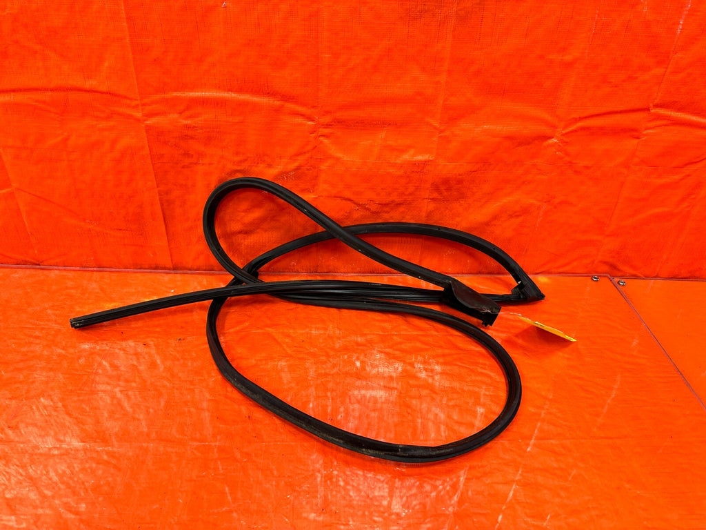 90 97 MAZDA MX 5 MIATA PASSENGER RIGHT   WEATHER STRIP TRIM SEAL GASKET OEM #26711