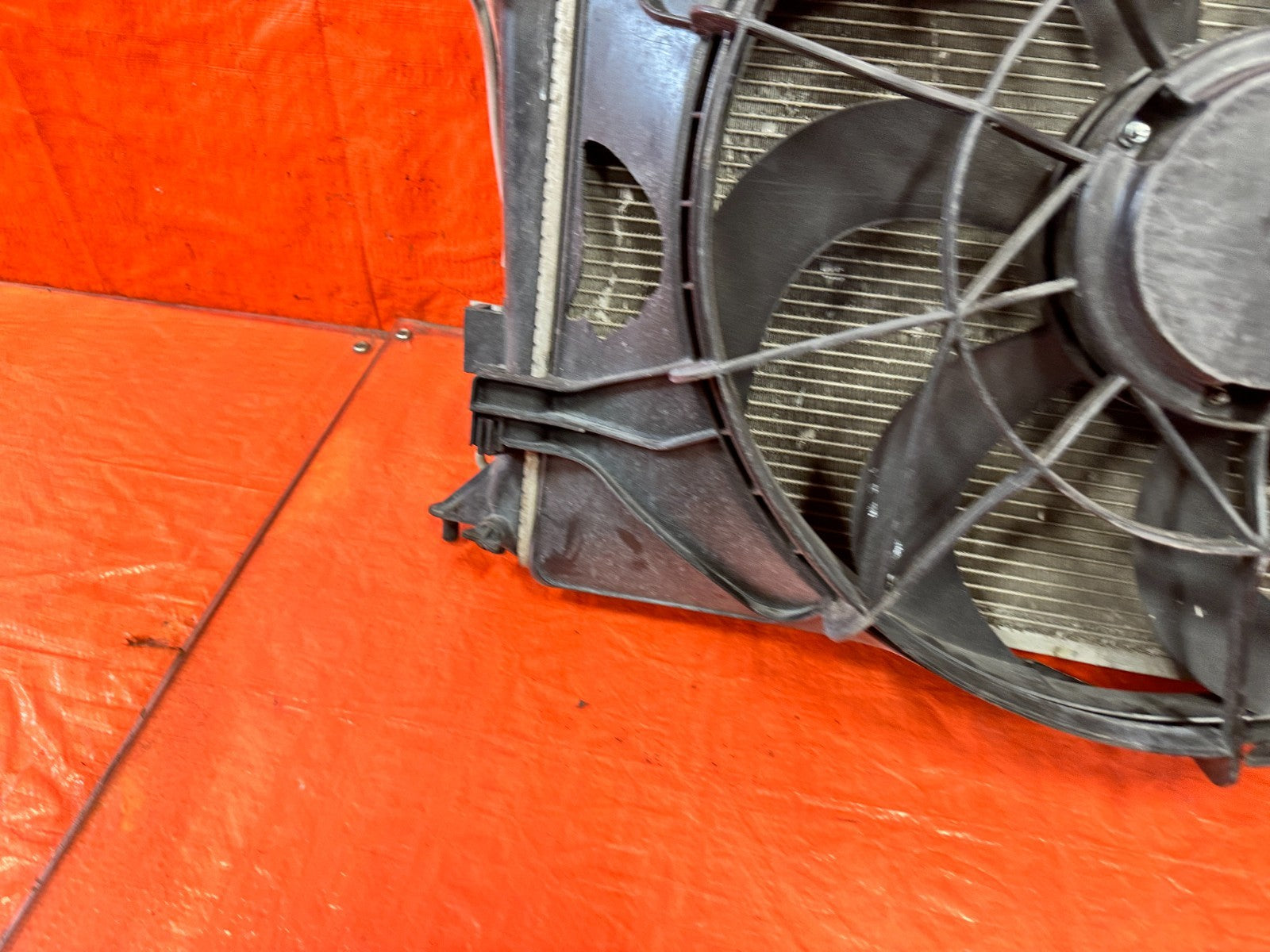 HYUNDAI GENESIS COUPE RADIATOR TANK COOLING FANS & CONDENSER  LITE DAMAGE 31812