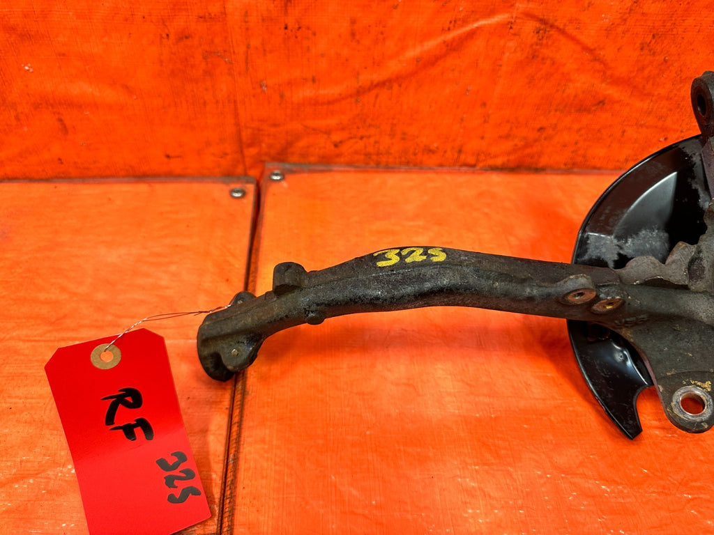 90 91 HONDA CIVIC HATCHBACK   PASSENGER RIGHT FRONT SPINDLE KNUCKLE HUB OEM 32515