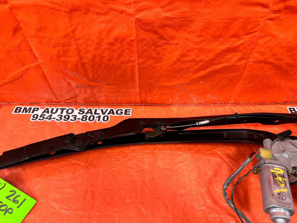 02 10 LEXUS SC430   LEFT CONVERTIBLE ROOF PANEL SUB LINK W/ MOTOR   OEM #2618