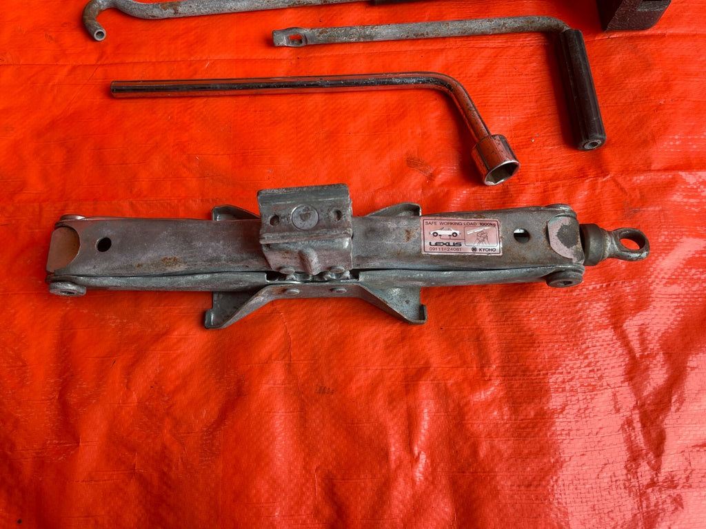 92 94 LEXUS SC300 SC400   EMERGENCY / SPARE TIRE TOOL KIT W/ JACK   OEM OE #642