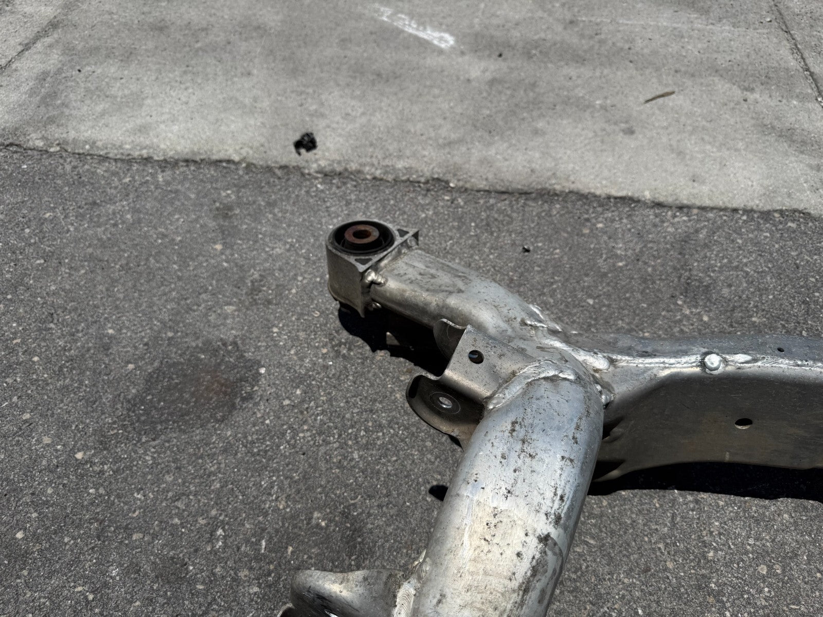 03 07 INFINITI G35 COUPE   REAR SUBFRAME CROSSMEMBER K FRAME   ALUMINUM OEM 29817