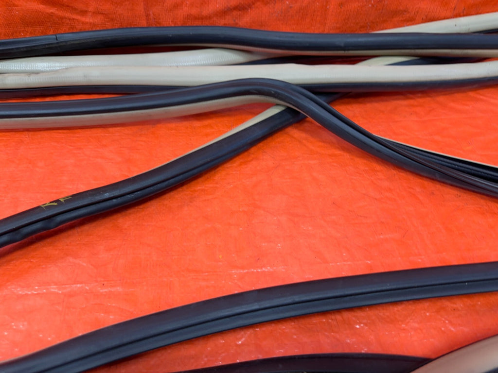 04 08 ACURA TSX   CHASSIS TO DOOR OPEN TRIM WEATHER STRIP SET FRONT REAR TAN 29110