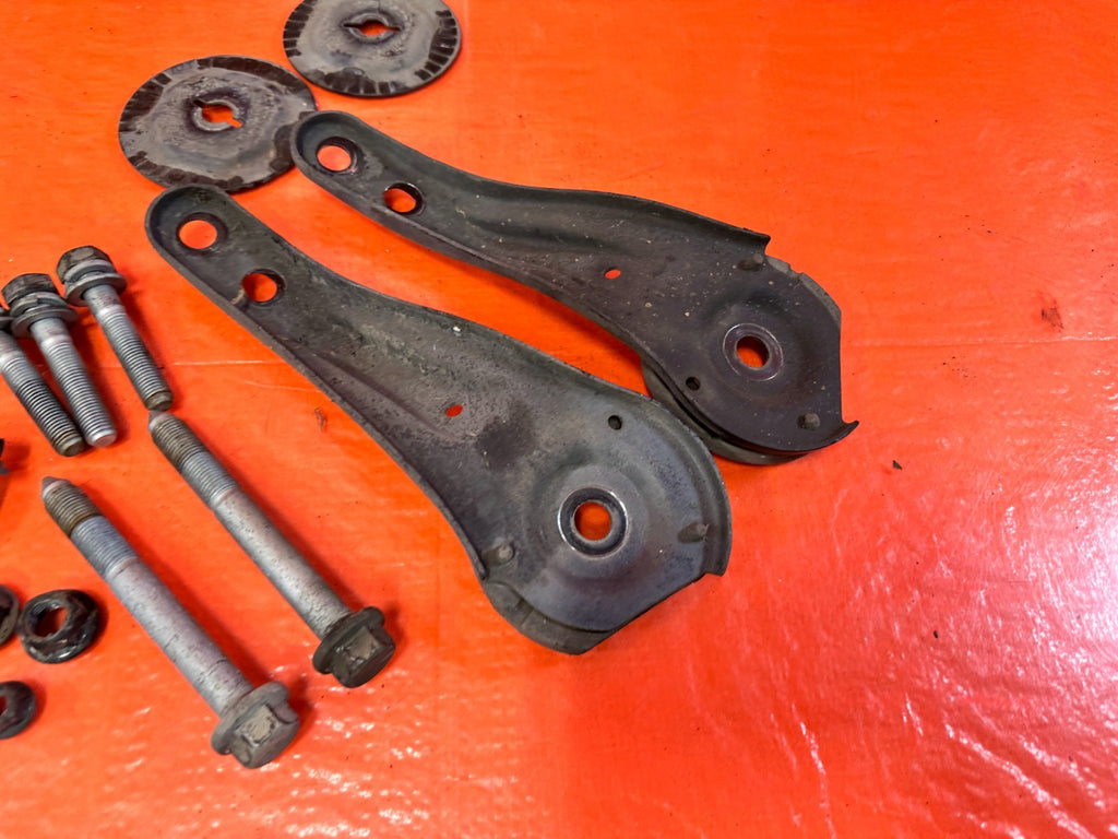 13 16 HYUNDAI GENESIS COUPE 3.8L   REAR SUBFRAME BRACKETS W/ BOLTS HARDWARE 3261