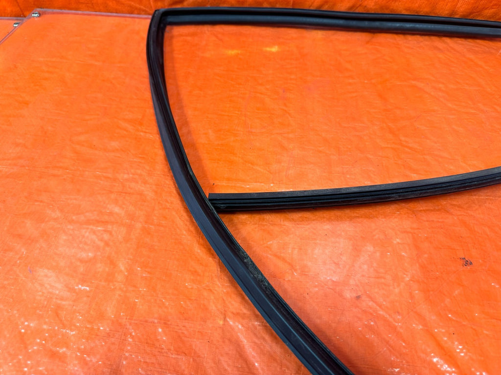 08 14 SUBARU IMPREZA WRX WAGON DRIVER LEFT REAR WINDOW GLASS RUN CHANNEL 2835